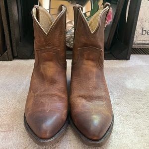 COPY - FRYE BILLY SHORT boot. Brown. Size 9.